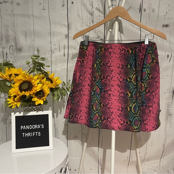 Versace Skirt Size ITALIAN 42(US 6/med)Snake print Neon Pockets Preowned - Picture 1 of 13